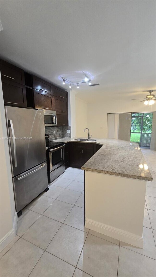 Foto del edificio - 12121 SW 5th Ct