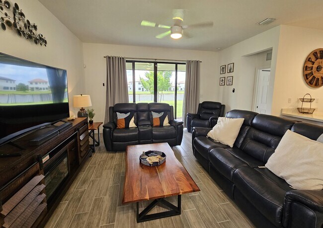 Building Photo - 5032 Arancia Ln