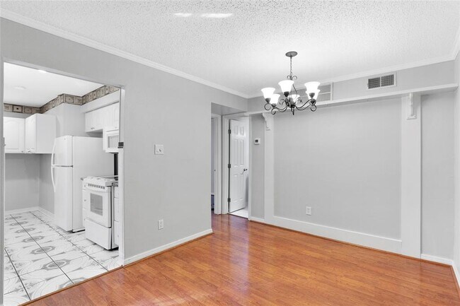 Building Photo - 2800 Jeanetta St
