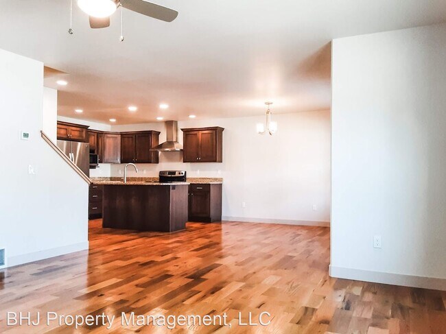 Building Photo - 3 br, 2 bath House - 2036 Skyview West