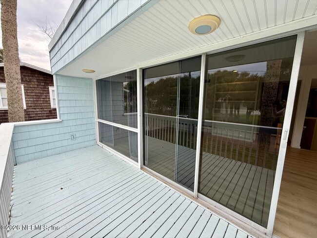 Building Photo - 222 7th St