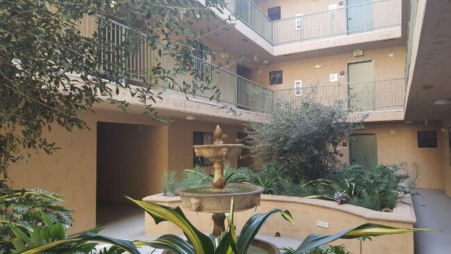 Gorgeous Interior Courtyard - 3852 Vinton Ave