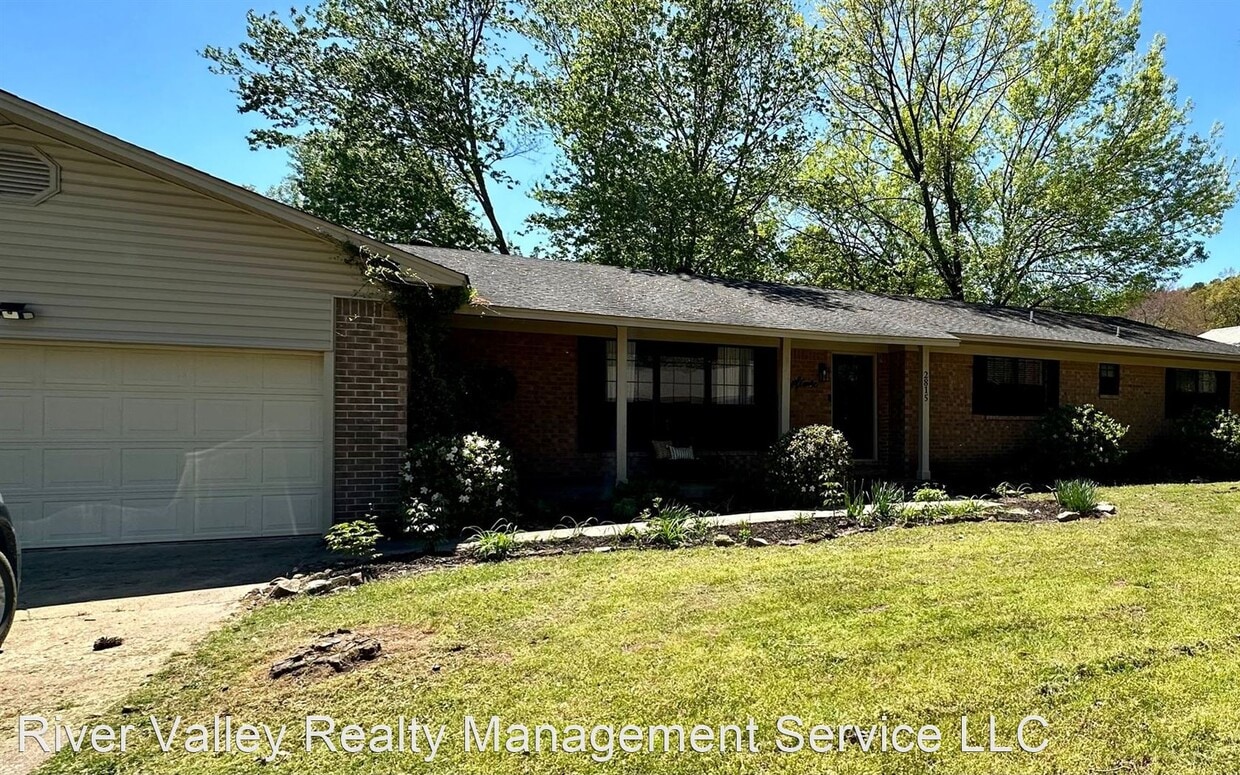 4 br, 2.5 bath House 2815 W 4th St House Rental in Russellville, AR