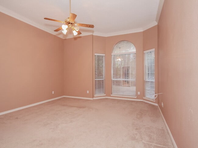 Foto del edificio - 2680 Hillside Dr