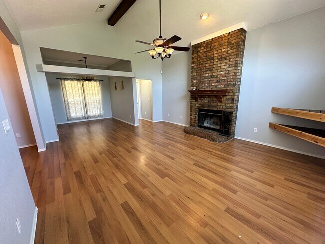 Building Photo - 3 Bed 2 bath SE OKC