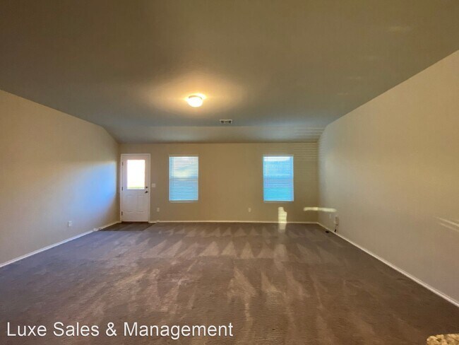 Building Photo - 3 br, 2 bath House - 1011 N Trappers Court...