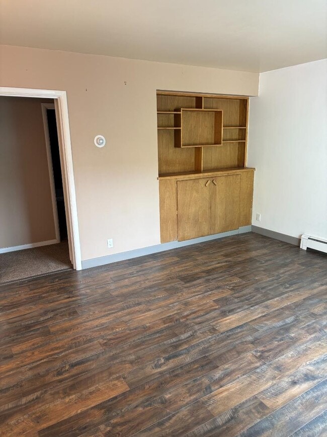 Building Photo - 810 Cedar Ave