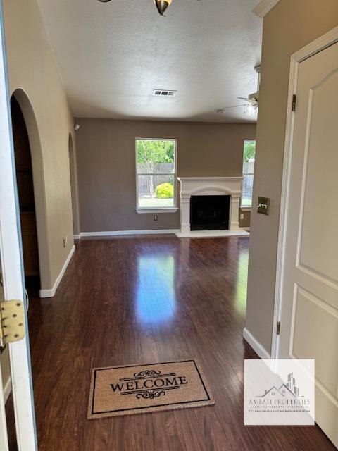 Foto del edificio - 7440 N Mansionette Dr