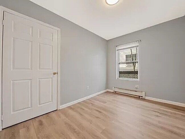 Foto del edificio - Charming 2BR Duplex in Queens Village