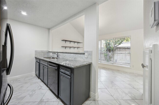 Foto del edificio - 13895 Hollowgreen Dr