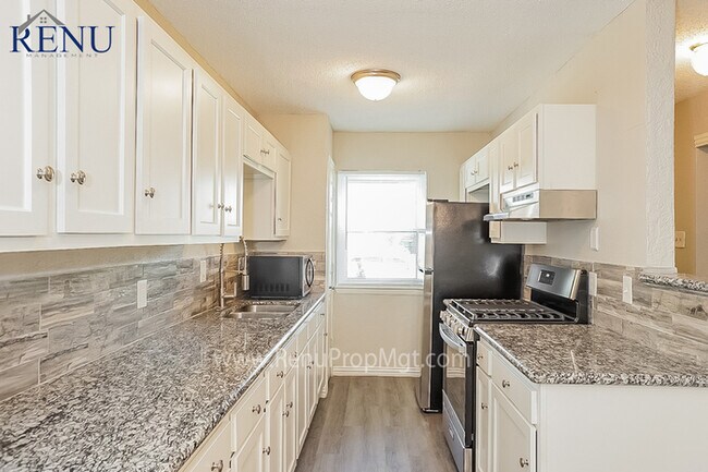 Foto del edificio - Available Now!