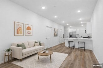 Building Photo - 51 E Main St