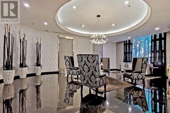 Building Photo - 7 Carlton St.