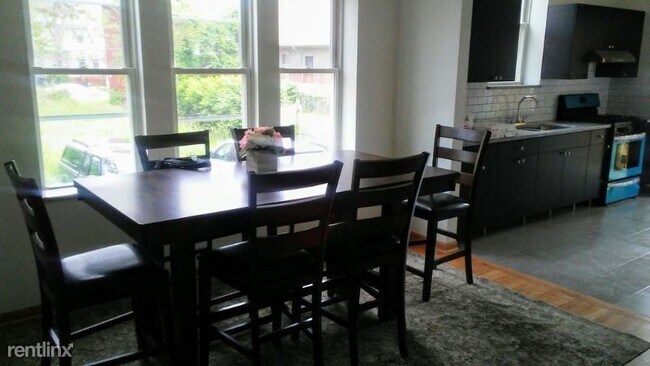 Building Photo - 2 br, 1 bath Apartment - 7447 S.Phillips Ave