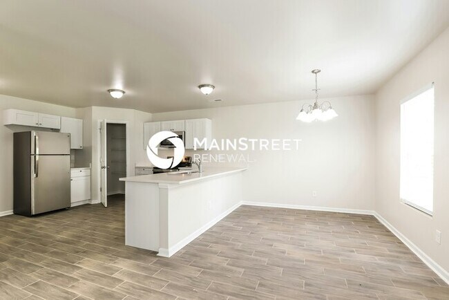 Building Photo - 4 Bedroom Pet-Friendly Home in GREENSBORO,...
