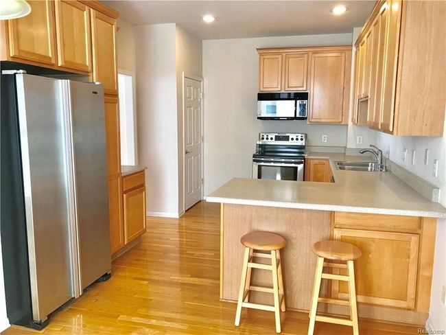 Building Photo - 41822 Brownstone Dr