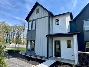 Building Photo - 16518 Deerpath Wy