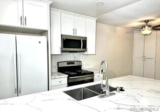 Building Photo - 1070 S Sunshine Ave