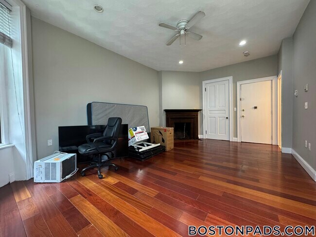 Foto del edificio - 250 Newbury St