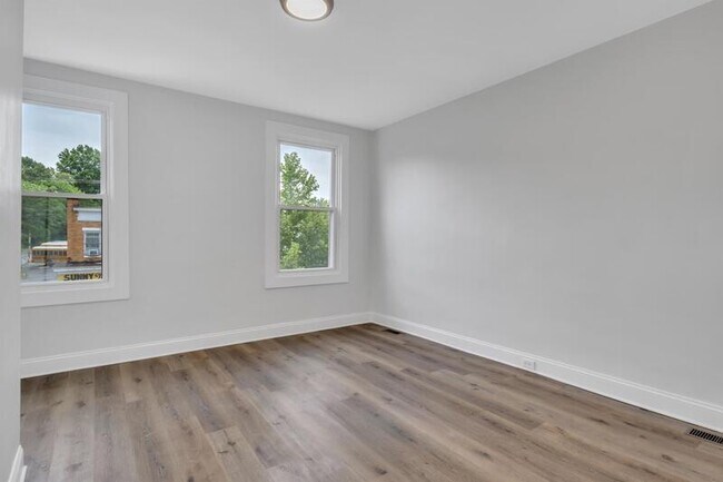 Building Photo - 2558 Aisquith St