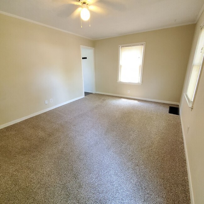 Foto del edificio - 4721 Rookwood Ave