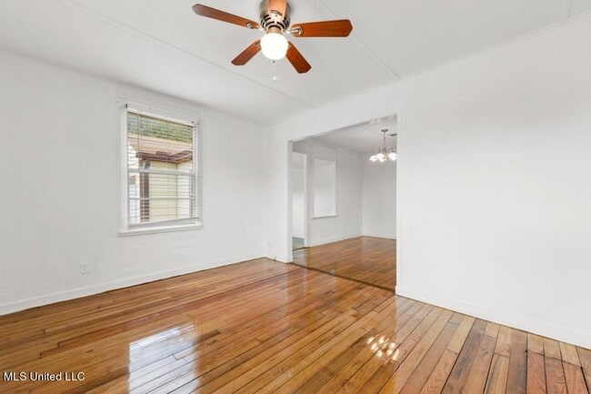 Building Photo - Charming Updated Cottage in Old Biloxi!