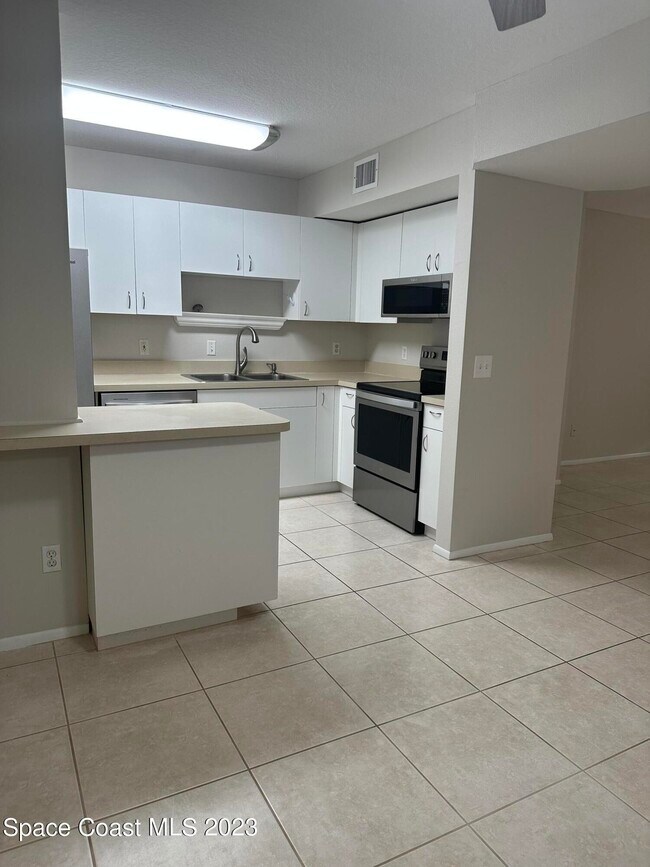 Foto del edificio - 1880 Long Iron Dr