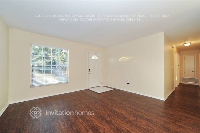 Foto del edificio - 3012 E Waters Ave