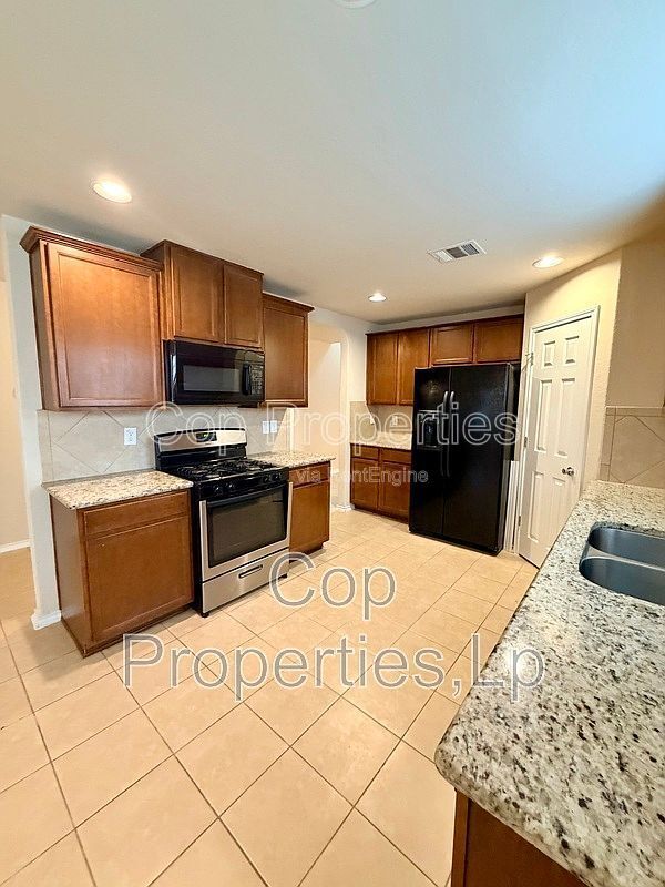 Foto del edificio - 741 Clearbrook Ave