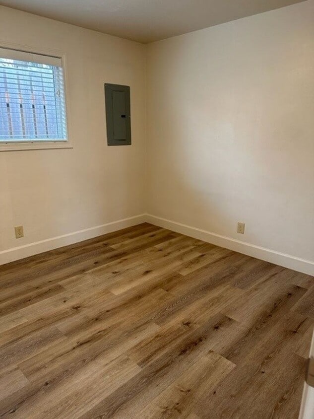 Building Photo - 197