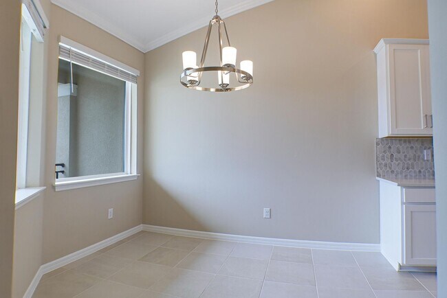 Building Photo - Wow! New condo 2 bed 2 bath overviewing a ...