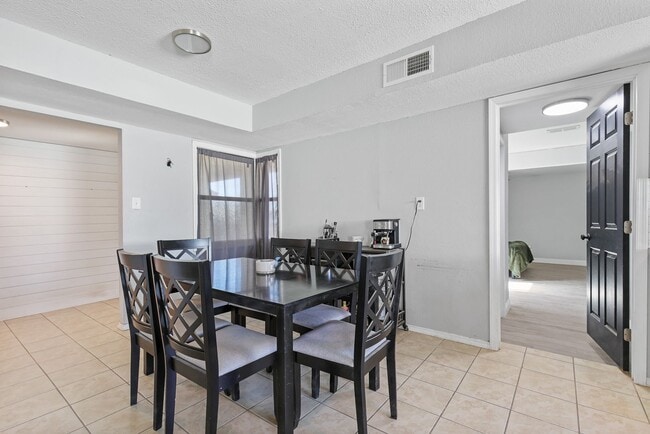 Foto del edificio - Roomy 3 Bedroom Home with a Fireplace