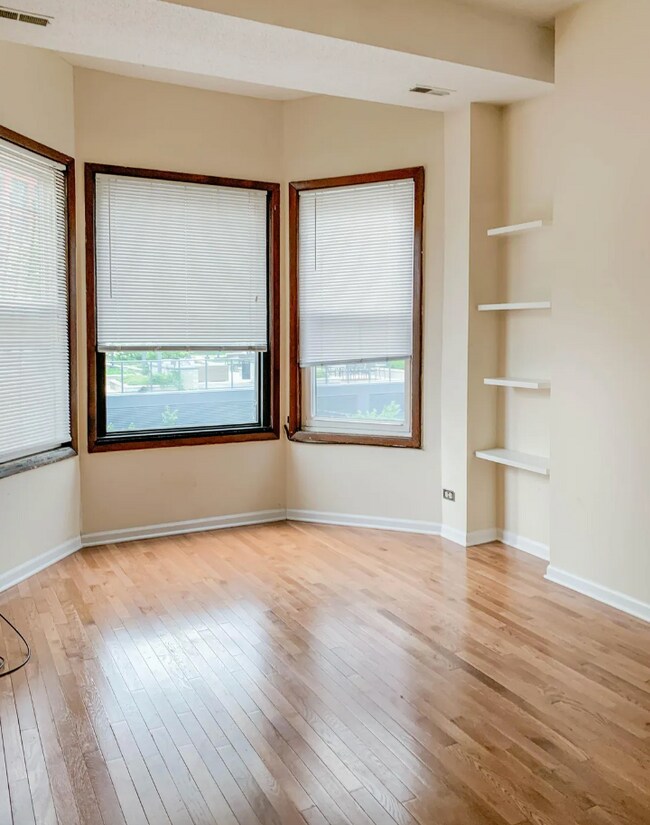 Foto del edificio - 2527 N Lincoln Ave