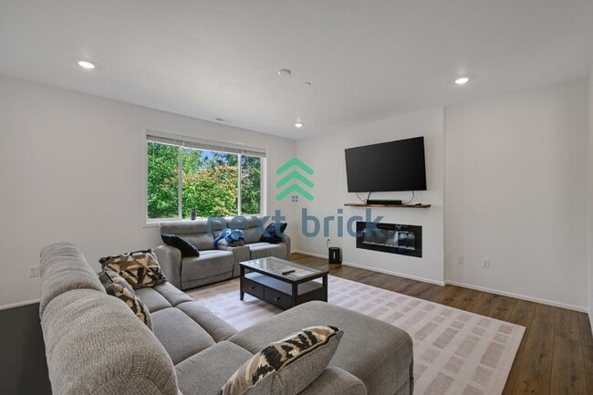 Building Photo - Spacious 5-Bed Retreat with 3.5 Baths in Beautiful Bothell – 2,989 Sq Ft of Comfort & Style!