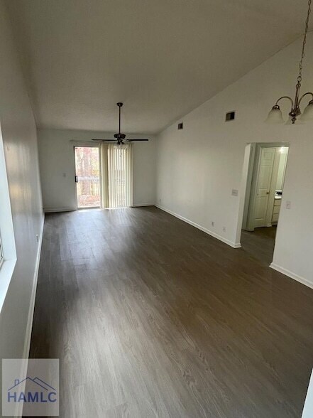 Building Photo - 910 Brett Dr