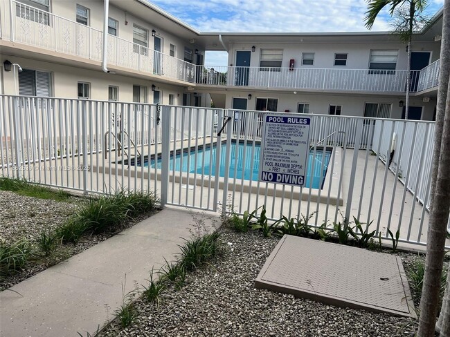 Foto del edificio - 6055 NW 37th St