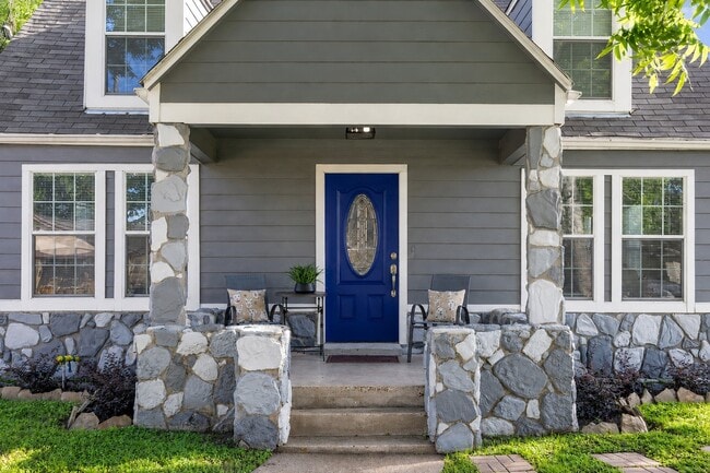 Building Photo - 5737 Dorbrandt St