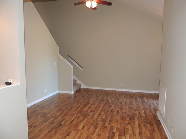 Building Photo - 2 bed, 2 bath, 2 car garage townhouse w/ l...