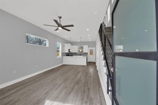 Building Photo - 1104 Begonia Terrace