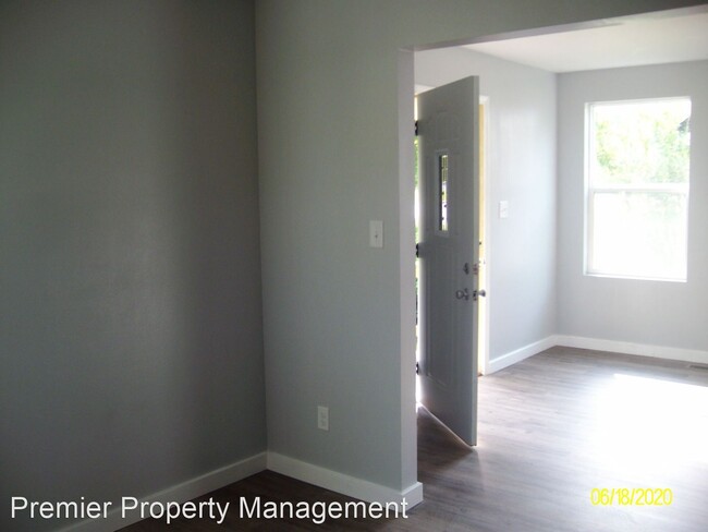 Foto del edificio - 3 br, 1 bath House - 800 E. Hwy 72