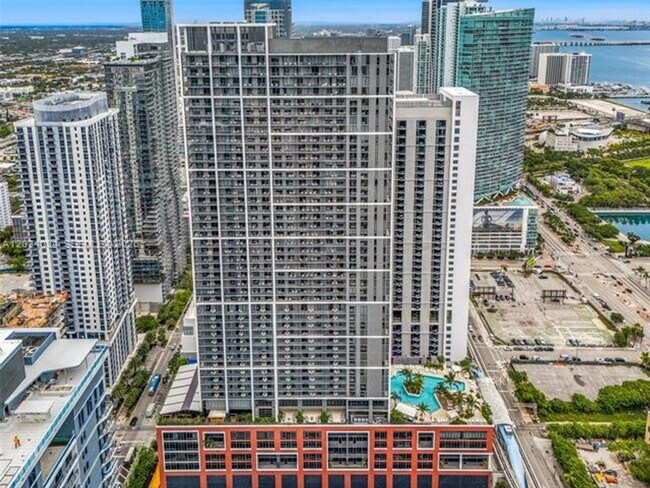 Foto del edificio - 601 NE 1st Ave
