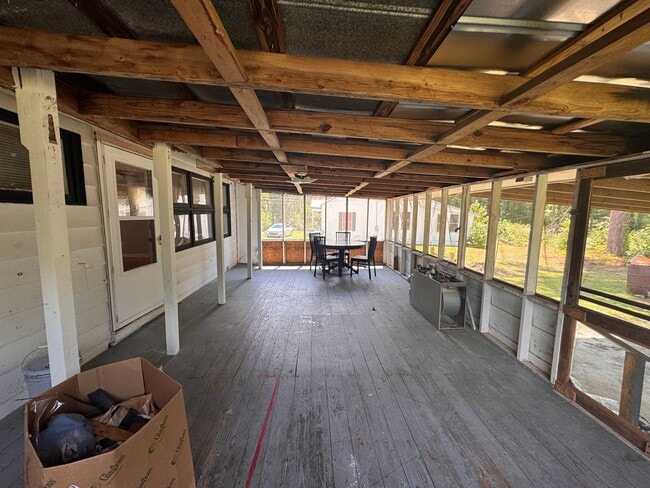 Building Photo - 413 Dell Dr