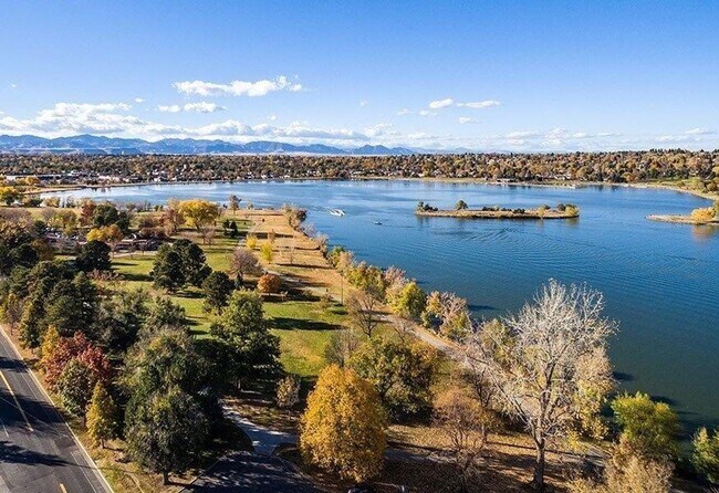 Foto del edificio - 2 blocks from Sloan's Lake, Available Now!