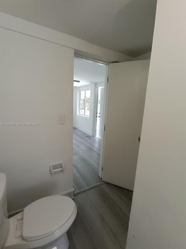 Building Photo - 1857 SW 4th St