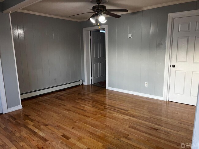 Building Photo - 280 Shoreland Cir