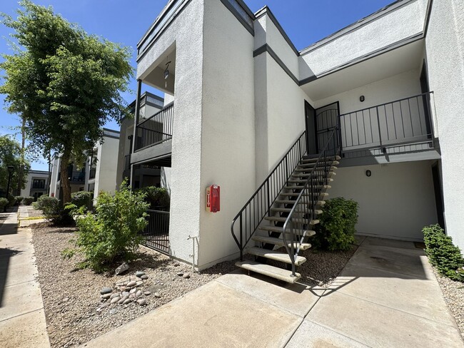 Building Photo - Melrose District 2 Bed Condo - Half Off First and Second Month