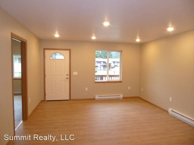 Building Photo - 4050 Delta Dr