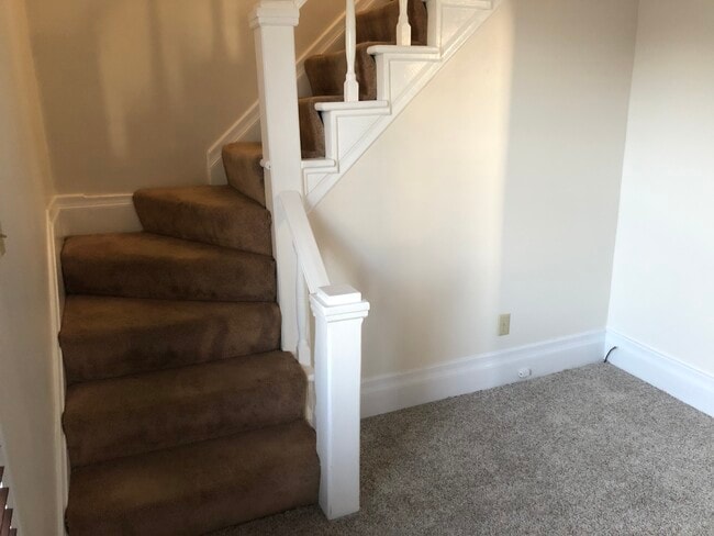 Building Photo - 639 Cherry St