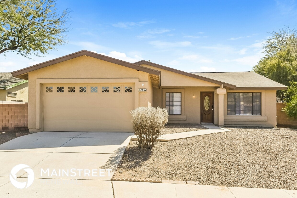 Foto principal - 1851 W Mountain Oak Ln