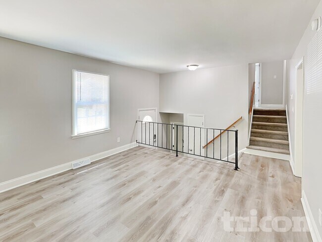 Foto del edificio - 6809 Cardigan Ave